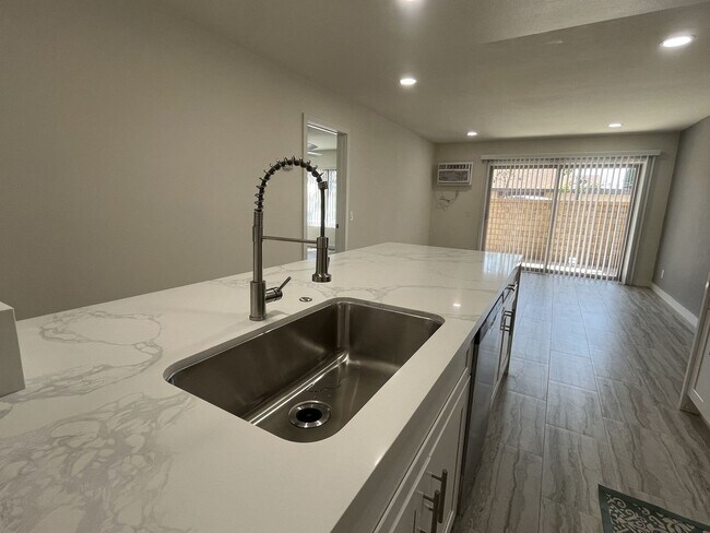 Foto del edificio - Upgraded Downstairs One Bedroom