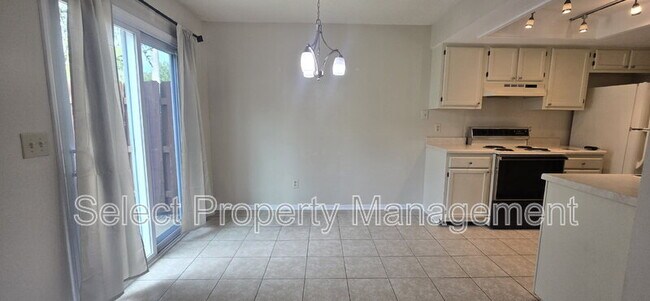 Foto del edificio - 6309 Sawmill Woods Dr
