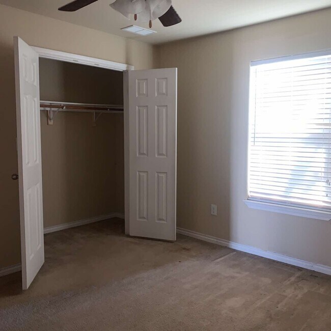 Building Photo - 927 Parkplace Ridge
