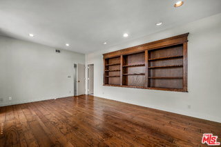 Foto del edificio - 1333 S Beverly Glen Blvd