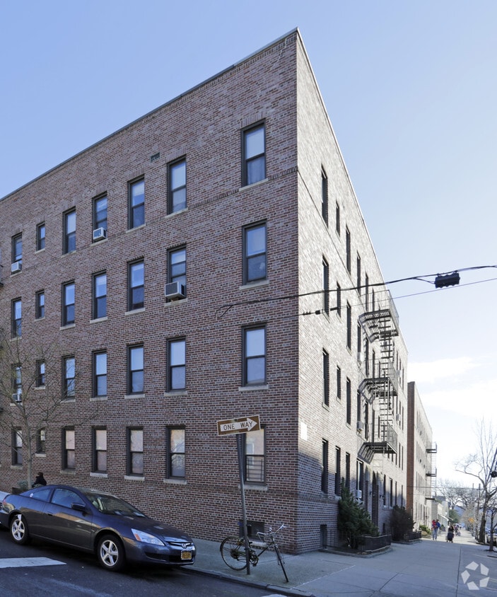 Building Photo - 4401 34th Ave