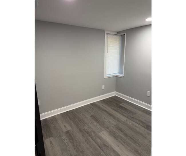 Foto del edificio - 3317 Ravenwood Ave