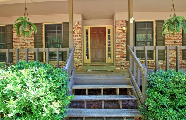 Foto del edificio - 640 Ponderosa Ct