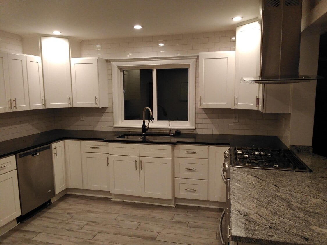 Kitchen - 46 W Parkwood St