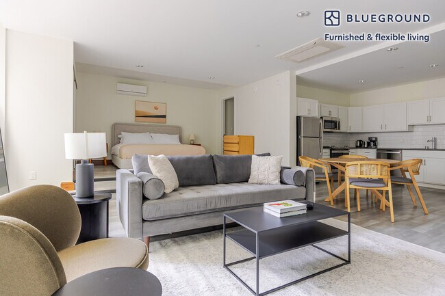 Foto del edificio - 110 W Ocean Blvd