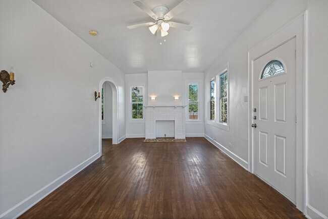 Foto del edificio - 4414 Red River St