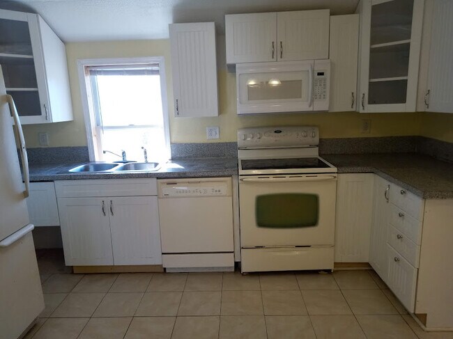 Kitchen - 1446 East Mason Street