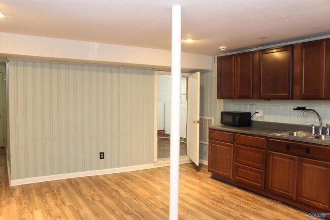 Foto del edificio - 2702 Evergreen St SE