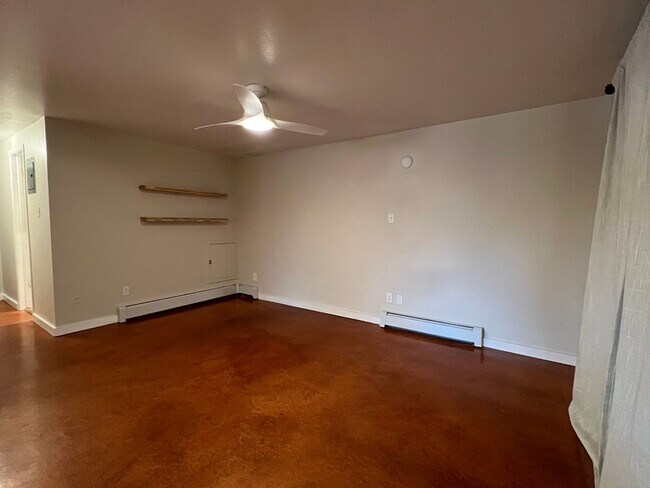 Building Photo - AMAZING LOCATION 2 Bed 1 Bath Condo of Wes...