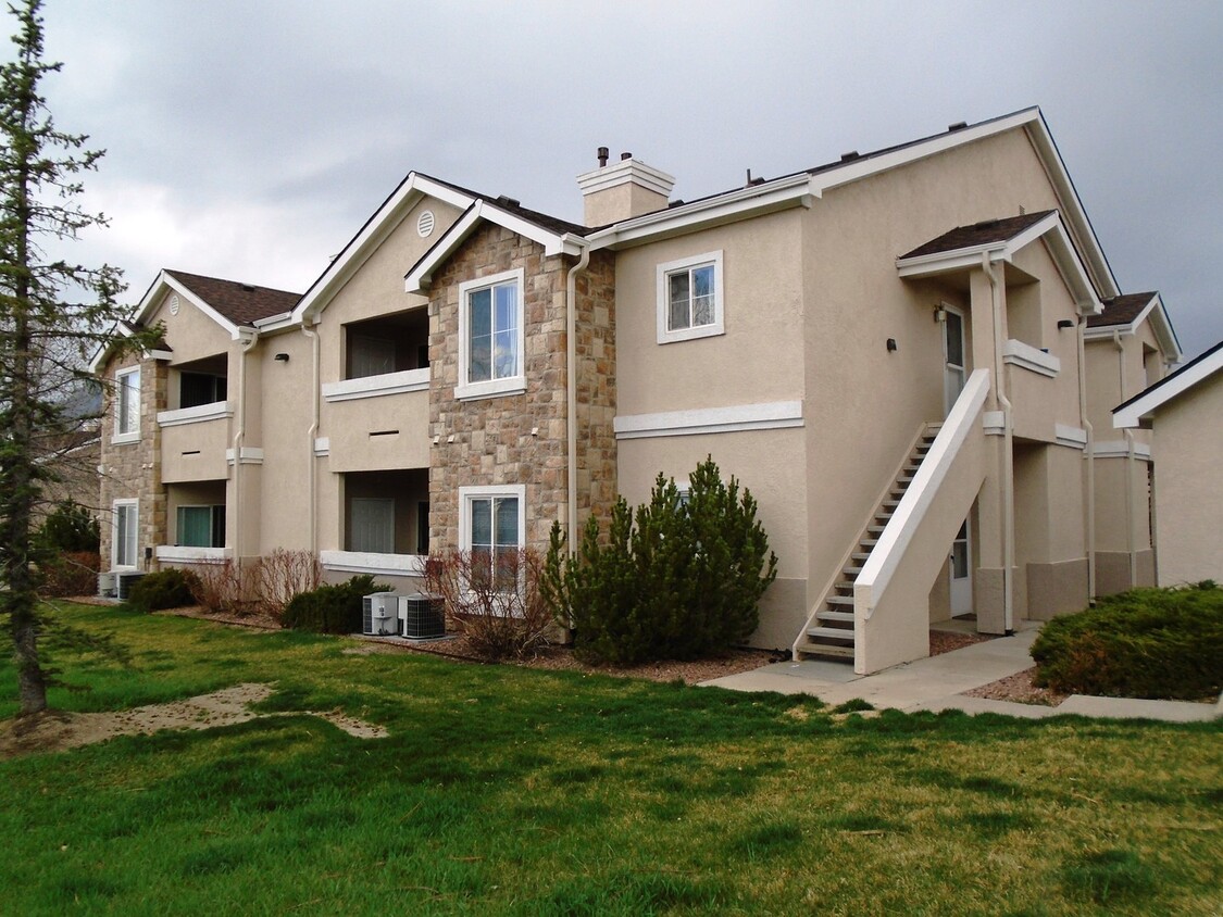 Foto principal - Condo, near Ft Carson, completely remodeled