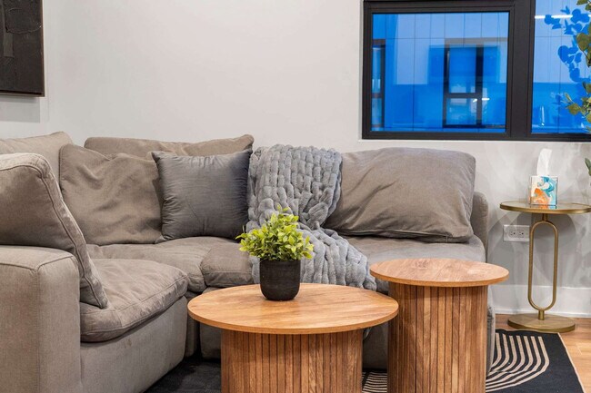 Foto del edificio - 6044 N Winthrop Ave