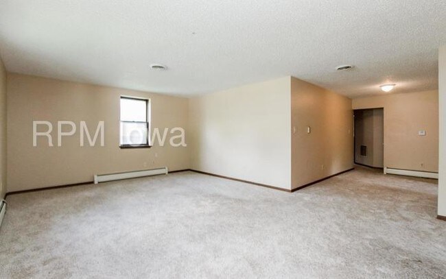 Building Photo - 1301 Hull Ave