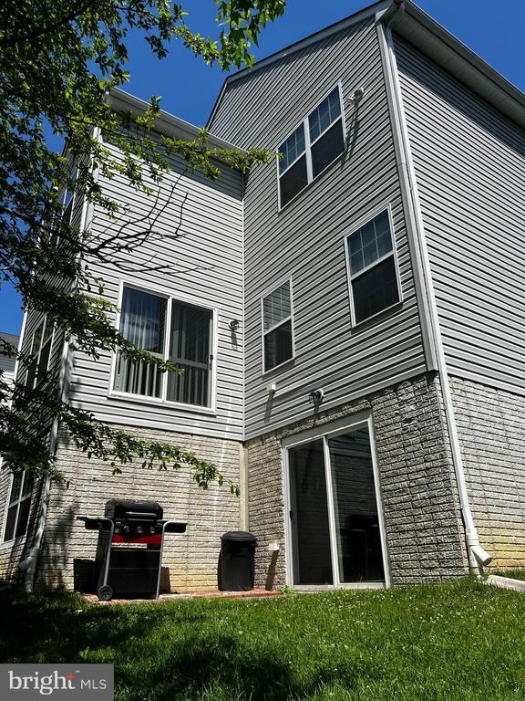 Foto del edificio - 99 Clarence Ave
