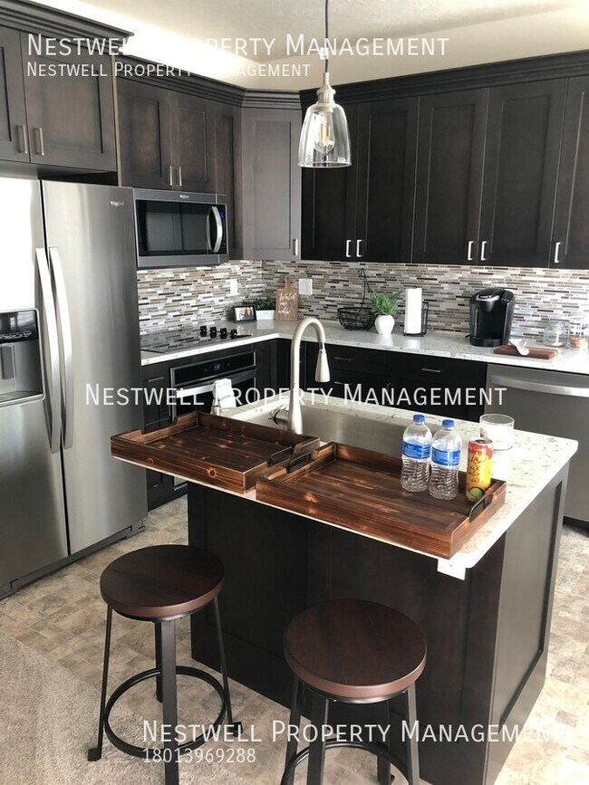 Foto del edificio - 4-bed 2 story townhome