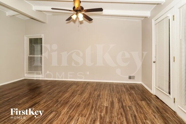 Foto del edificio - 3134 Westwood Dr