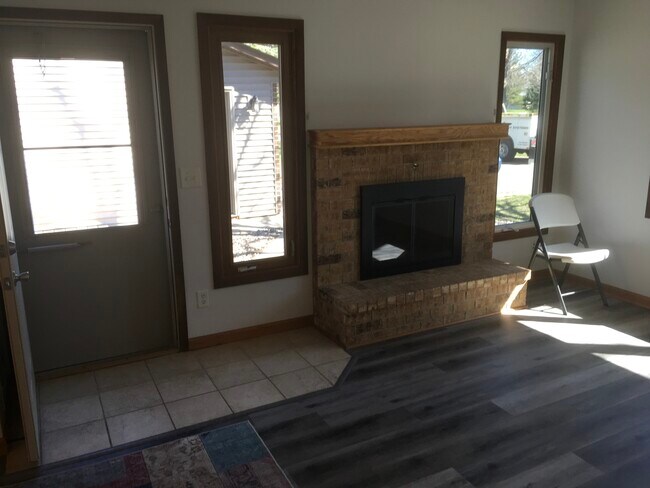 Foto del edificio - 4674 Lenore Ln