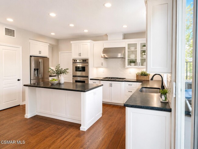Building Photo - 250 Napa Ct