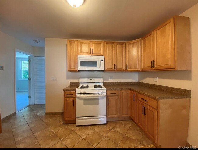 Foto del edificio - 8 Birchwood Ave