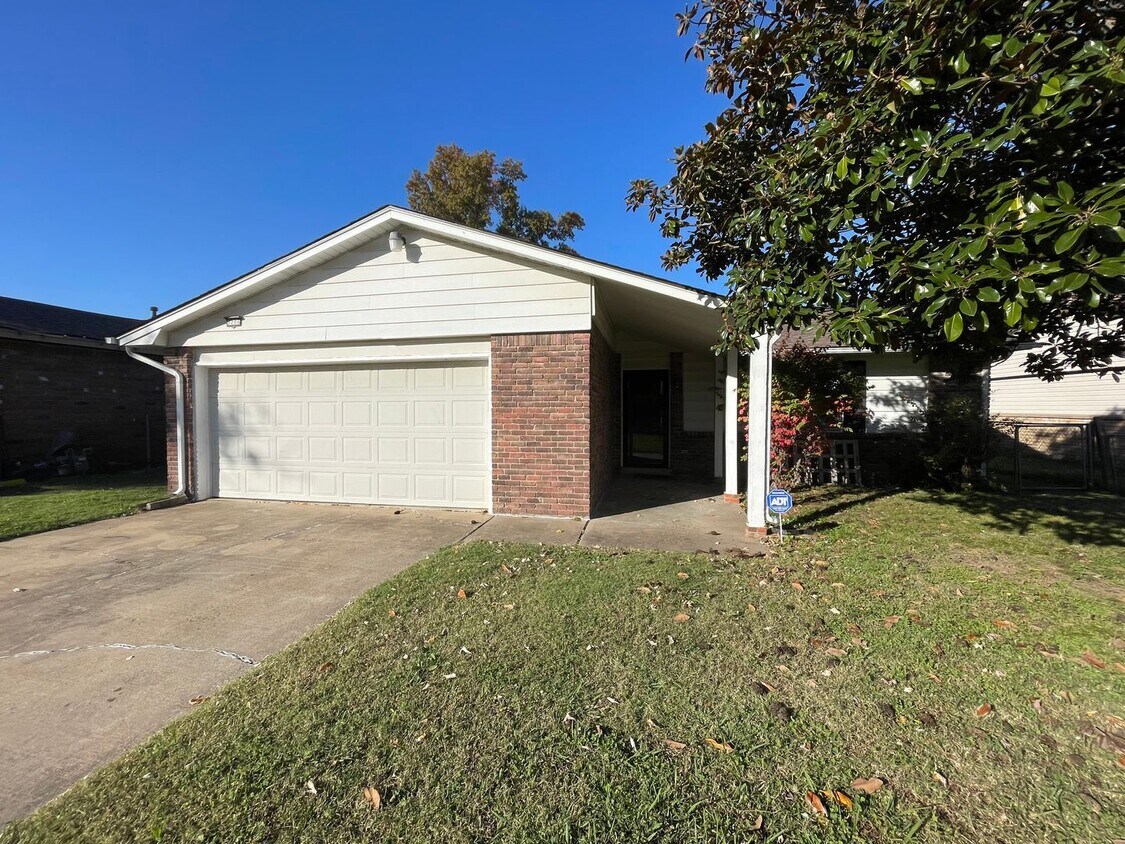 Foto principal - Beautifully Maintained Single-Level Home