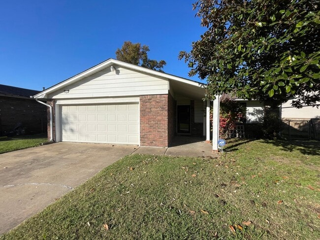 Building Photo - Beautifully Maintained Single-Level Home