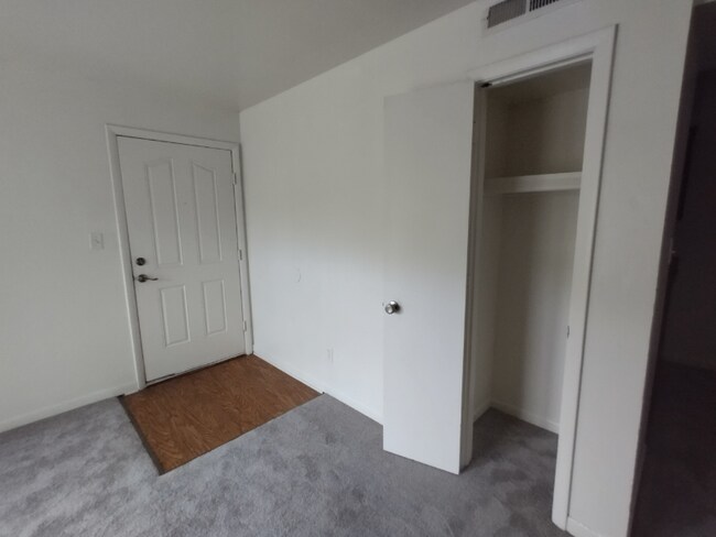 Foto del edificio - 600 Reusens Rd