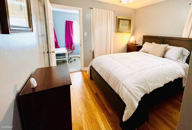 Foto del edificio - 3 br, 1 bath Condo - 328 Callan Avenue 1N