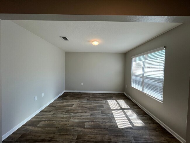 Foto del edificio - $200 off Move in Special --  So Much Room ...