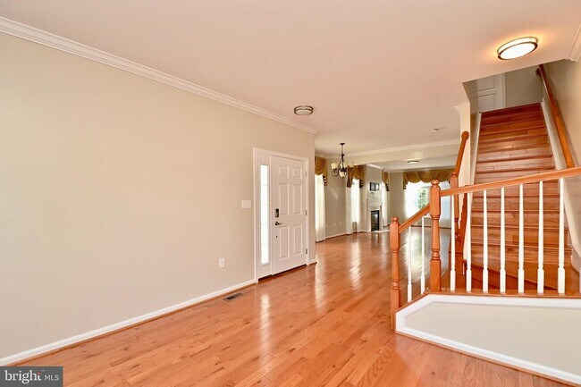 Building Photo - 8131 Landfall Ct