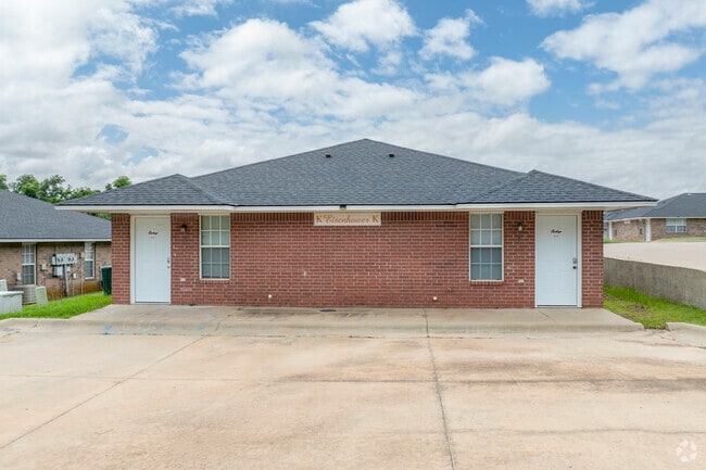 Building Photo - Wellsprings Studio Presidential Estates