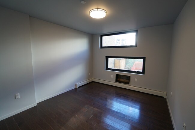 Building Photo - 425 E 154th St