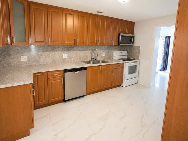 Photo - 4054 SW 50th St (Fort Lauderdale, FL) House