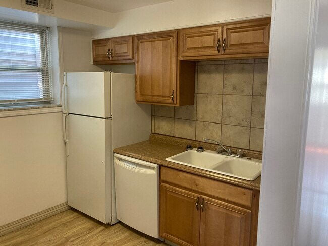 Building Photo - 520 N Negley Ave