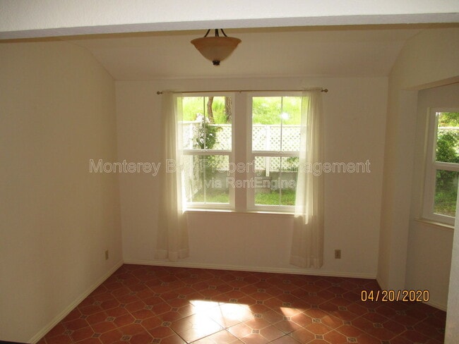 Building Photo - 61 Glen Lake Dr