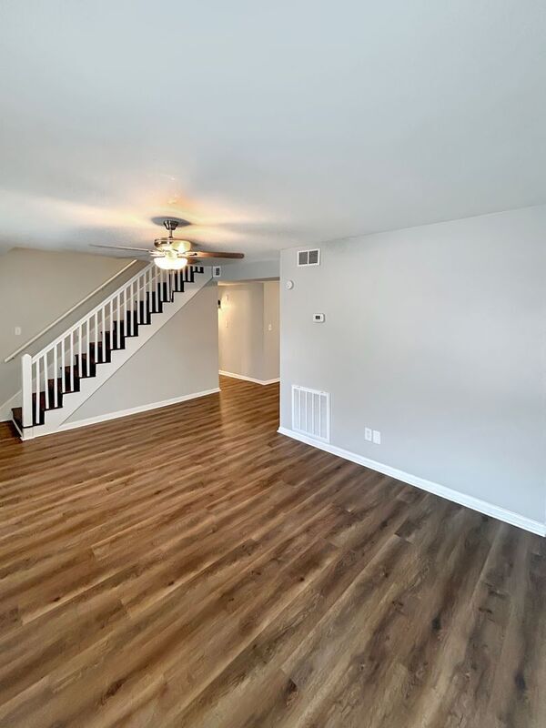 Foto del edificio - 208 Glenrose Ct