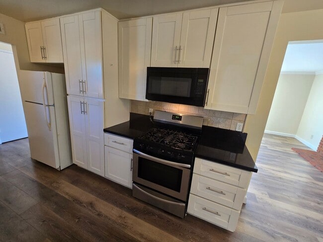 Foto del edificio - Charming 3-Bedroom, 2-Bath Home in Desirab...