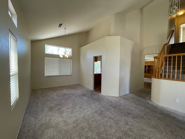 Foto del edificio - Large Two Story Home with Bonus Room, Cove...