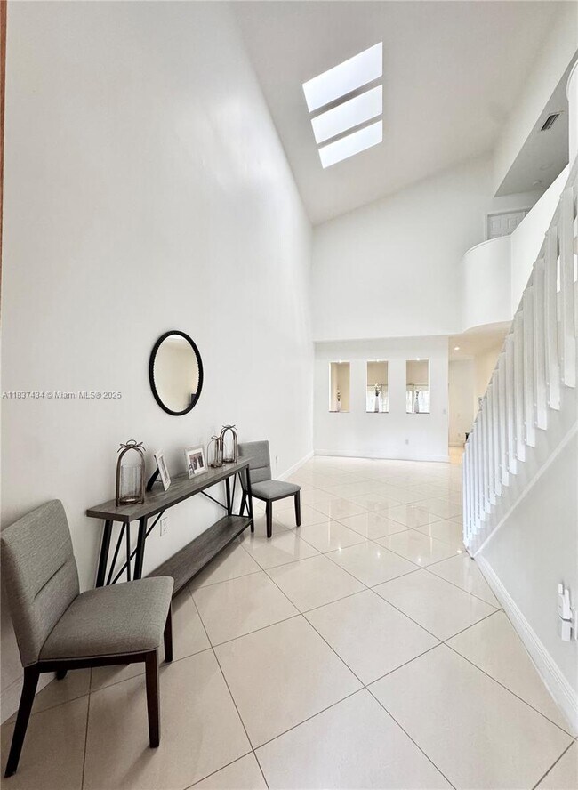 Foto del edificio - 5630 NW 104th Ct