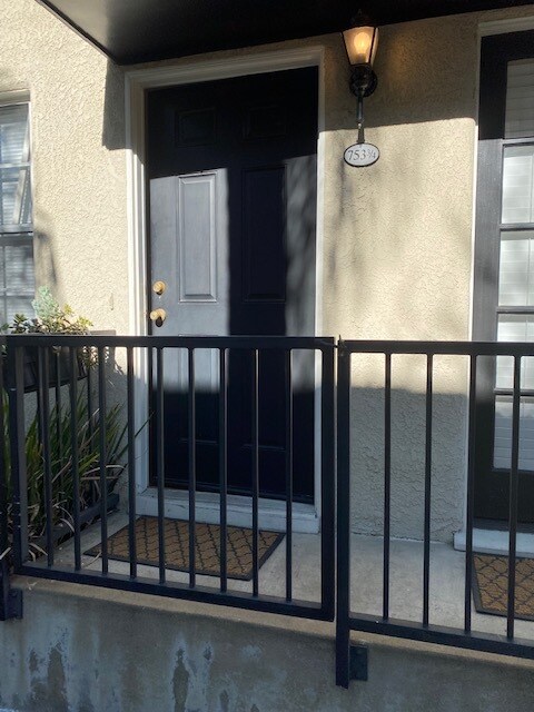 Foto del edificio - 753 N Hayworth Ave