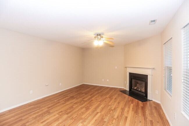 Foto del edificio - 9403 Swallowtail Ln