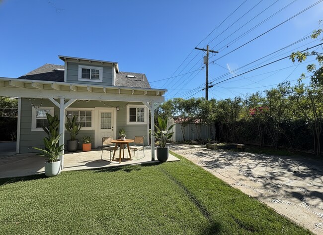 Frente virtualmente escenificado - 1740 Whitefield Rd