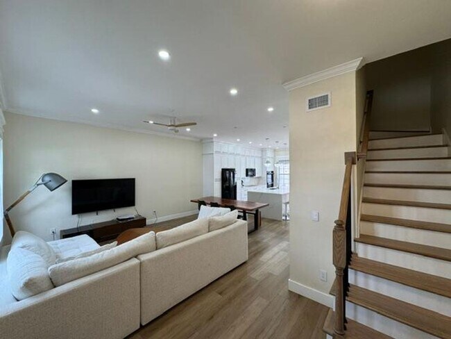 Building Photo - 4 Bedroom fully renovated Townhome in the Main Village of Celebration