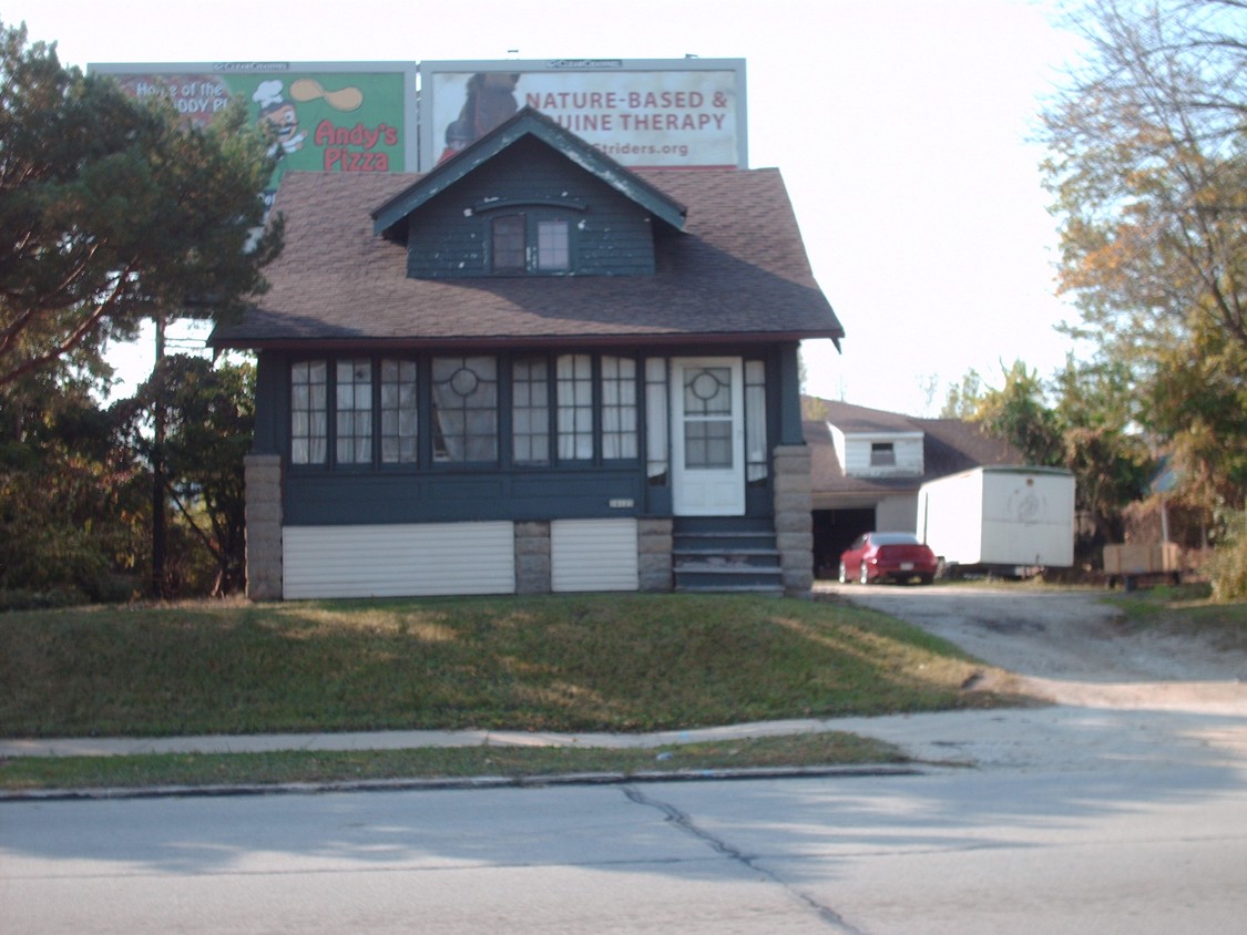 Building Photo - 10123 W Oklahoma Ave