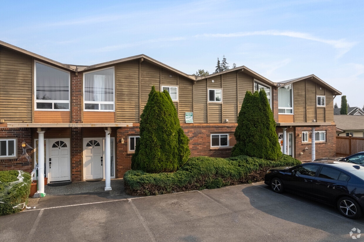 Exterior - Pinewood Condominiums