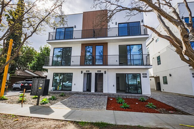 Foto del edificio - 11810 Gilmore St