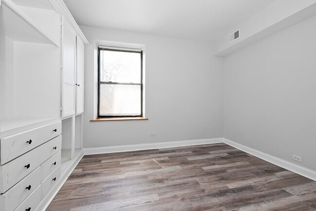 Foto del edificio - Three Bedroom in South Shore