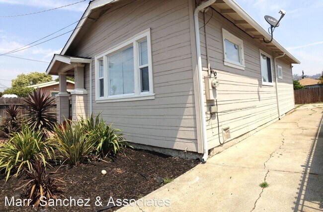 Building Photo - 2 br, 1 bath House - 8212  Birch St.