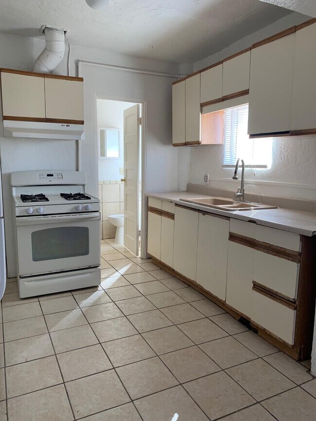 202 E Palmdale St, Tucson, AZ 85714 Townhome Rentals in Tucson AZ