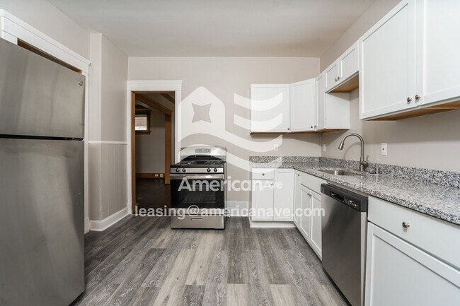 Foto del edificio - 1704 Flett Ave