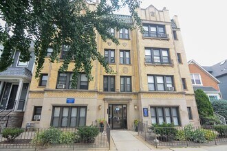 Building Photo - 4725 N Hermitage Ave
