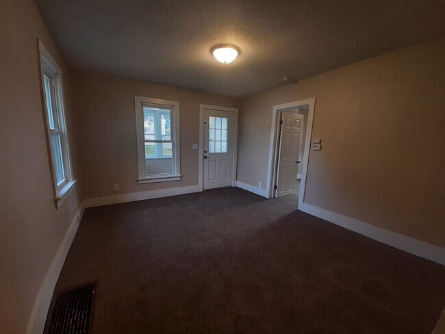 Foto del edificio - 3 Bedroom, 1 Bathroom home with new kitchen!